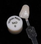 Figure 4  Ingot MO-0 compared to the selected shade 1M1 D3 Vita shade.
